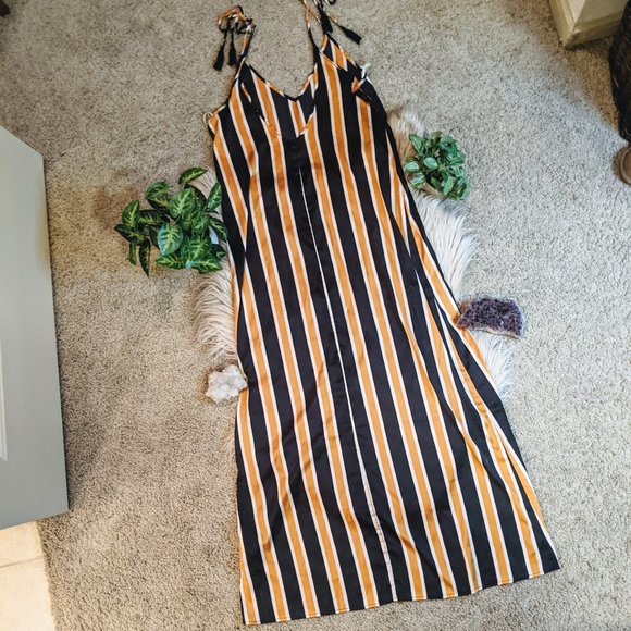 Forever 21 Gold and Black Striped Maxi Dress - Picture 5 of 8